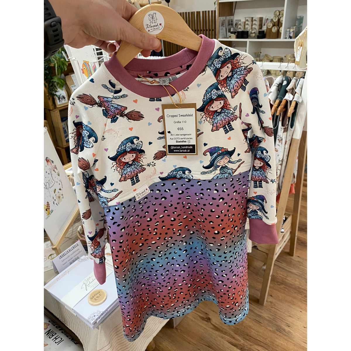 Cropped Sweatkleid Hexe hell Bio Größe 110 von LAROAH