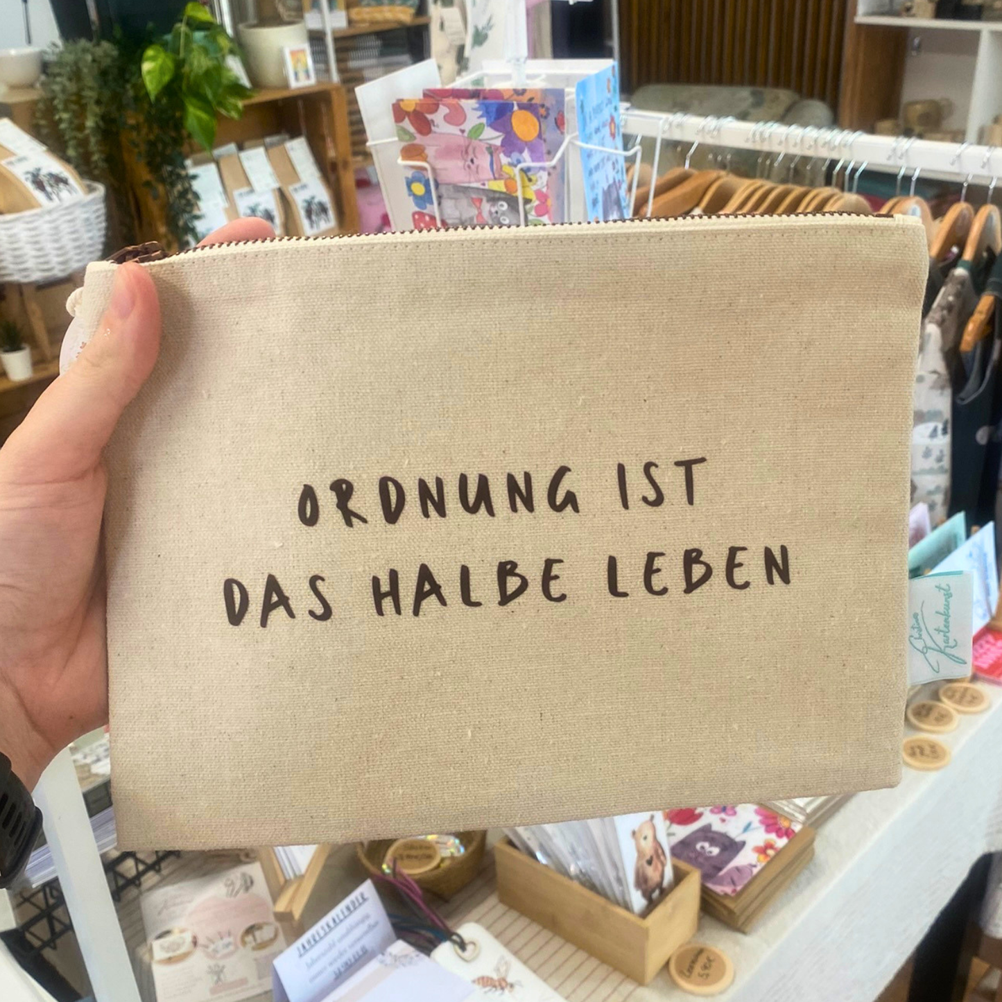 Stofftasche Ordnung ist das halbe Leben von Christinas Kartenkunst