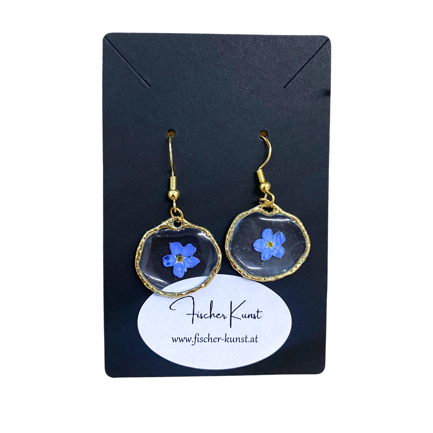 Goldene Ohrringe mit echten blauen Vergissmeinnicht-Blüten in Kunstharz – handgemacht von Fischer Kunst