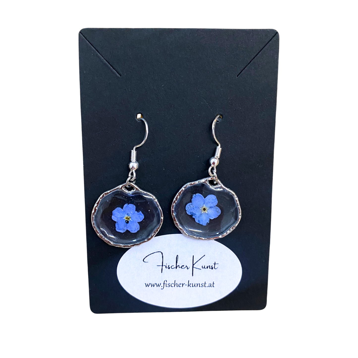 Runde Ohrringe mit echten blauen Vergissmeinnicht-Blüten in silbernem Rahmen – handgemacht von Fischer Kunst
