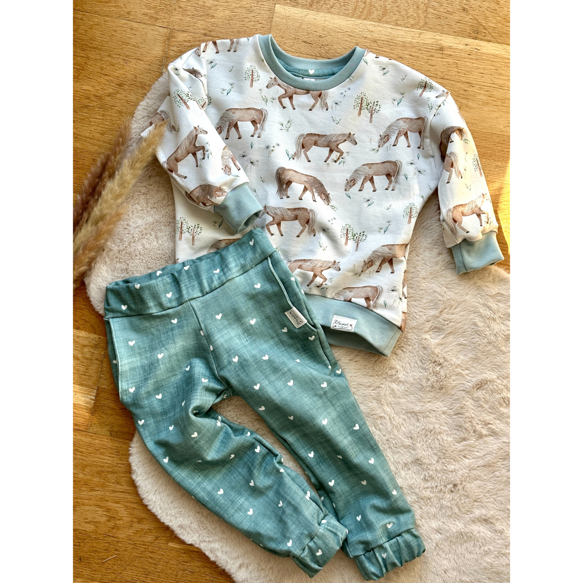 Set Sweater + Jogger Bio Pferde Größe 92 von LAROAH