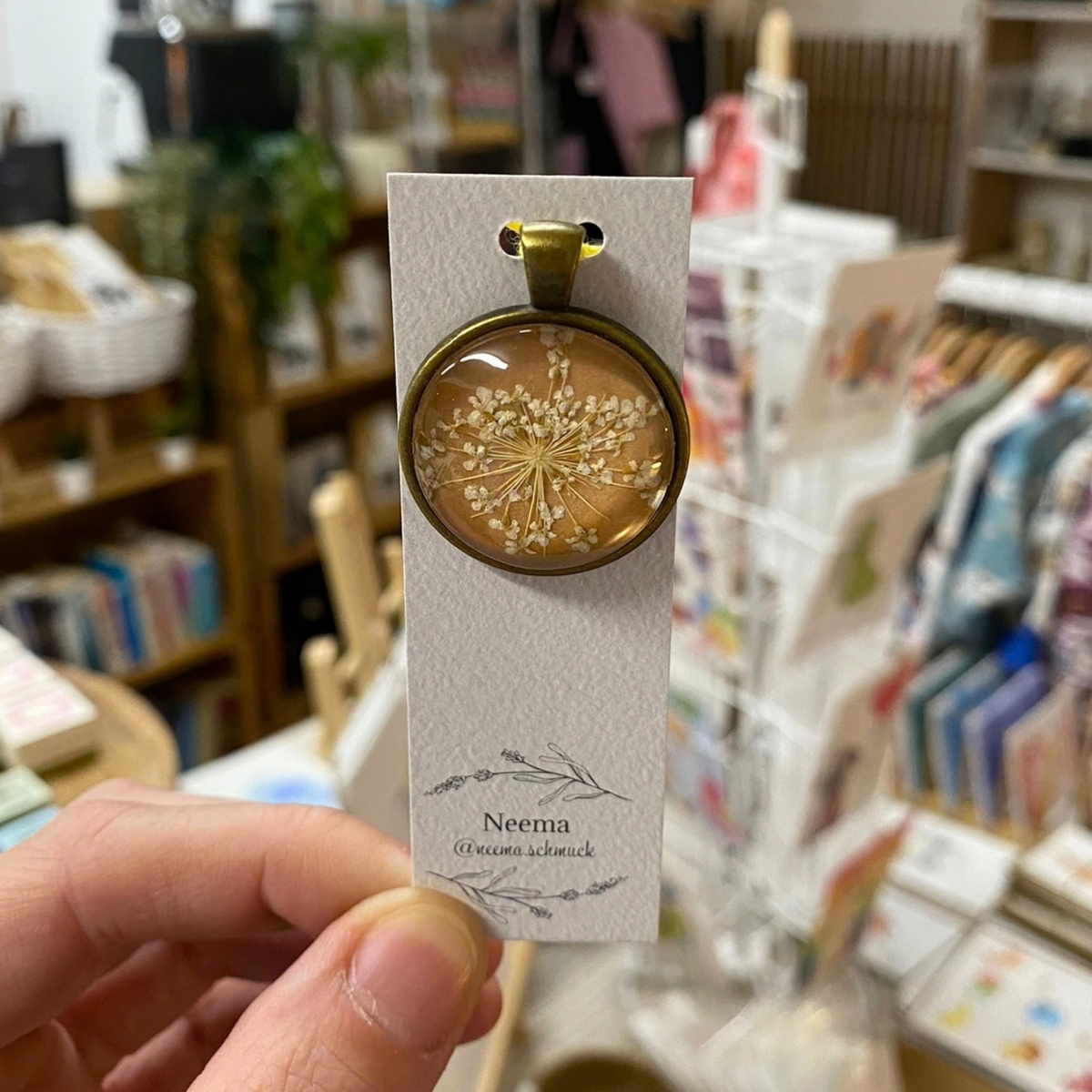 Kettenanhänger Dolde Lachs (AnhDLa) von Neema Schmuck