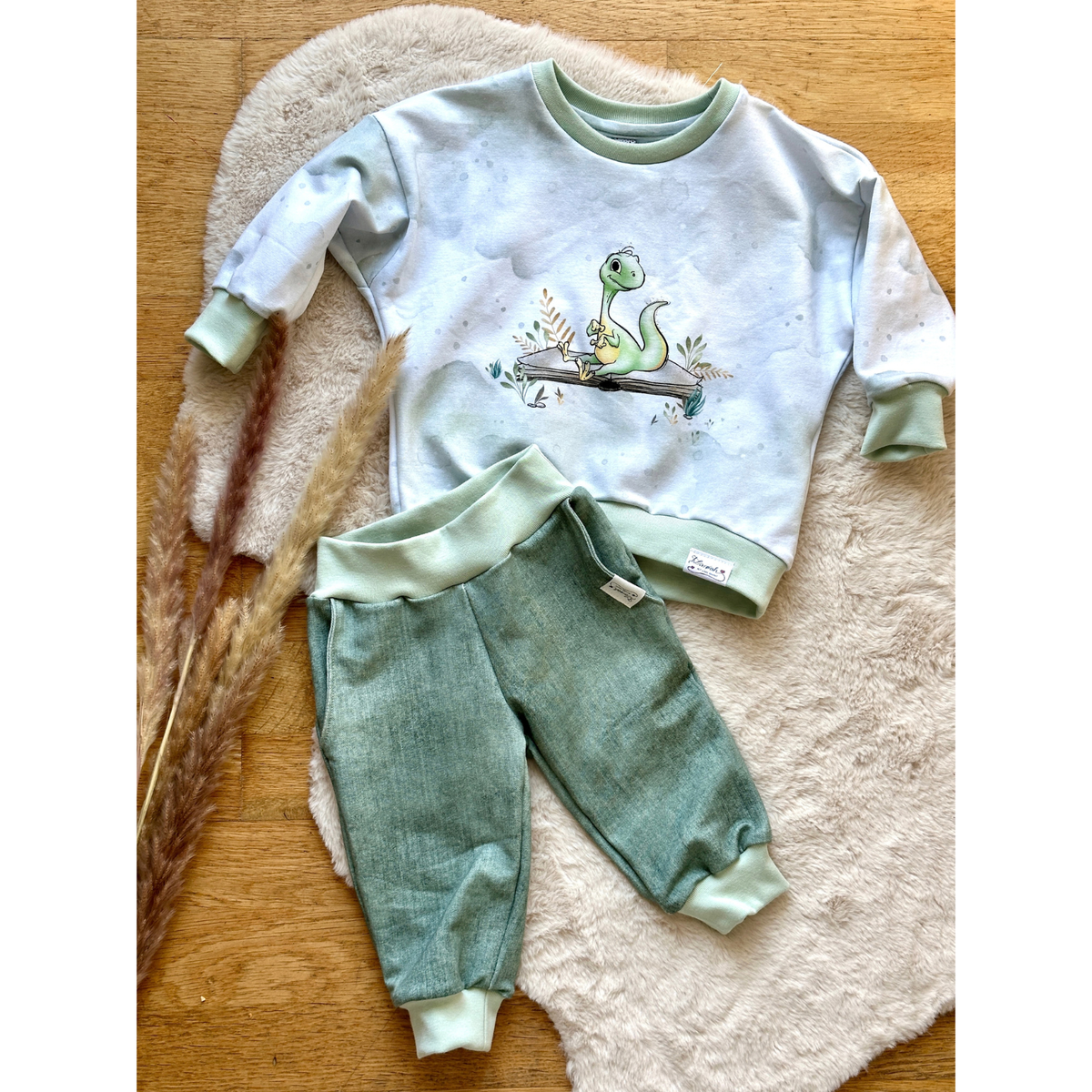Set Sweater + Jogger Bio Dino Größe 80 von LAROAH