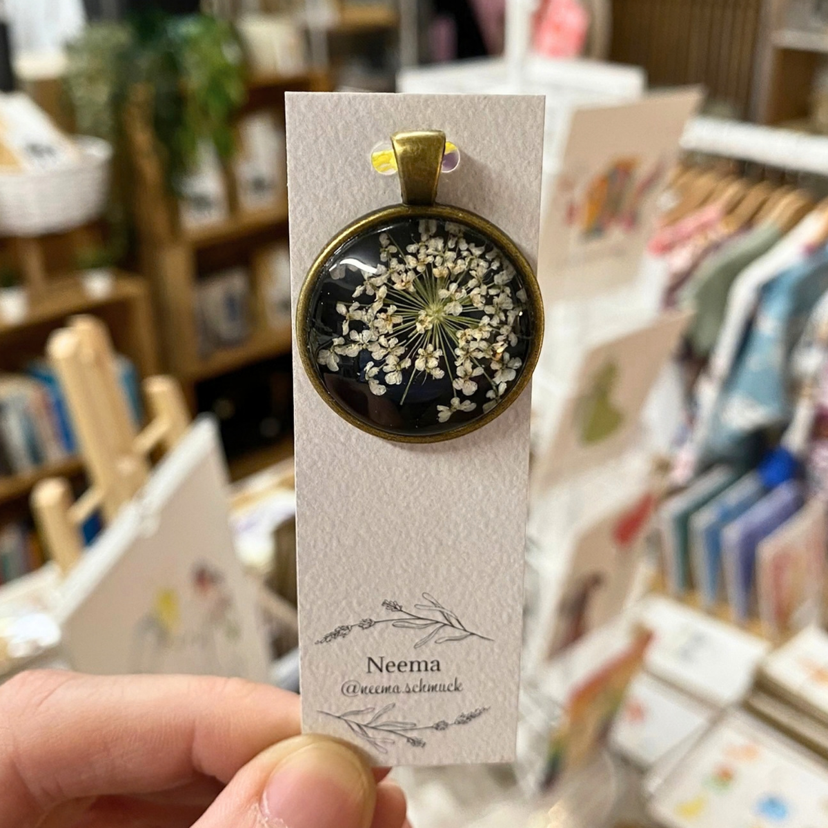 Kettenanhänger Dolde Blau (AnhDB) von Neema Schmuck