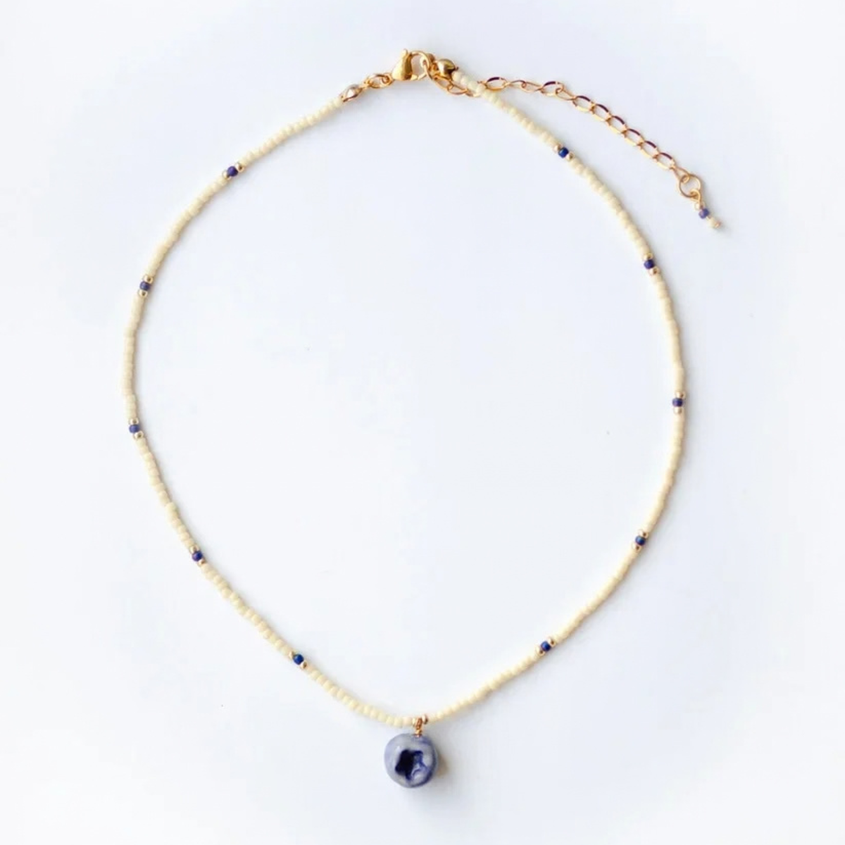 Heidelbeer Kette gold von Studio Sunbird