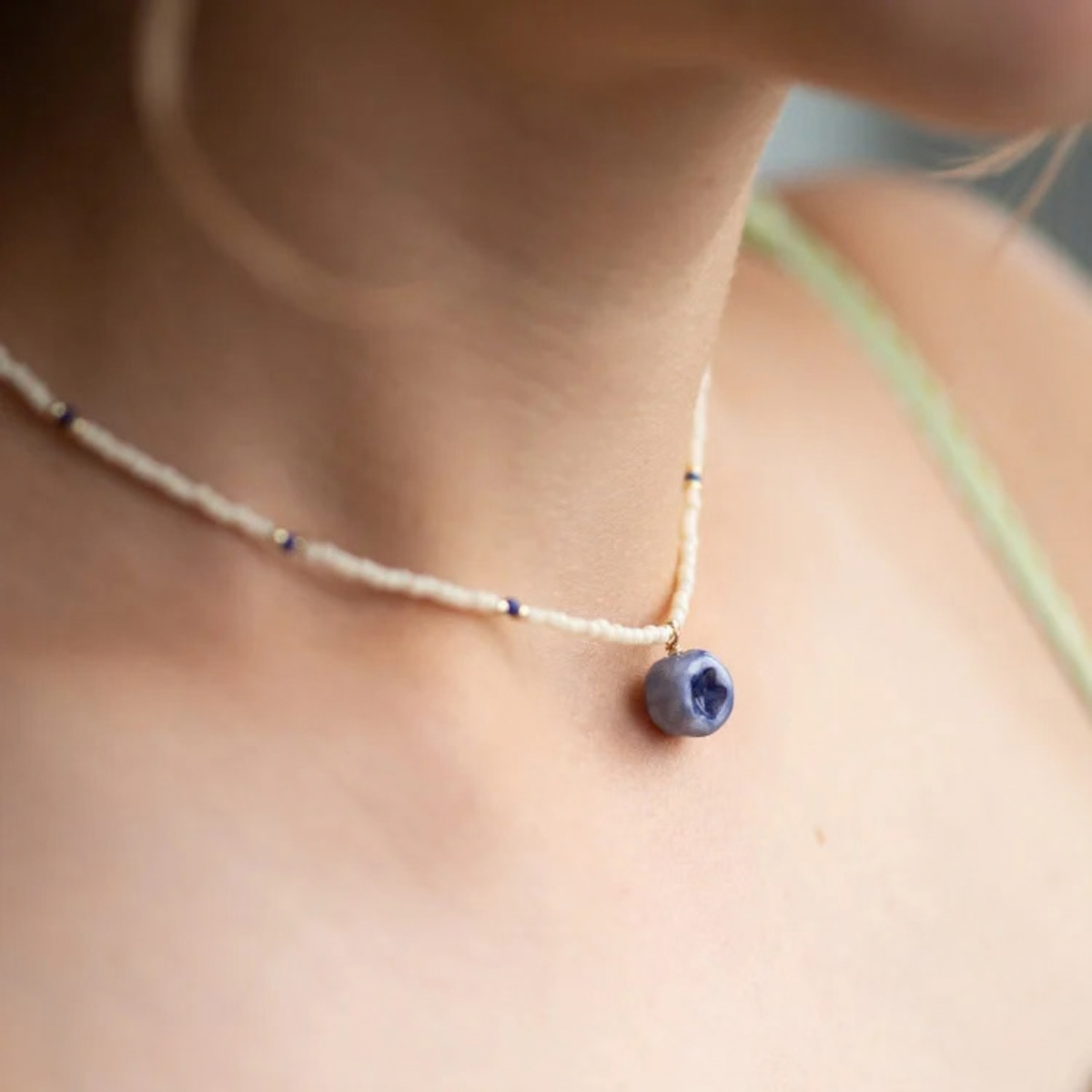 Heidelbeer Kette gold von Studio Sunbird