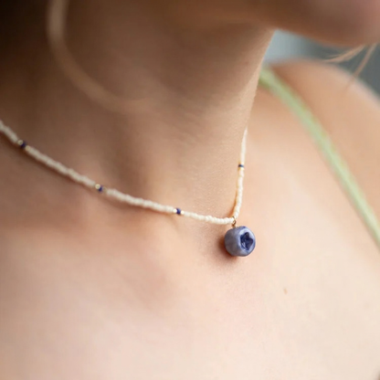 Heidelbeer Kette gold von Studio Sunbird