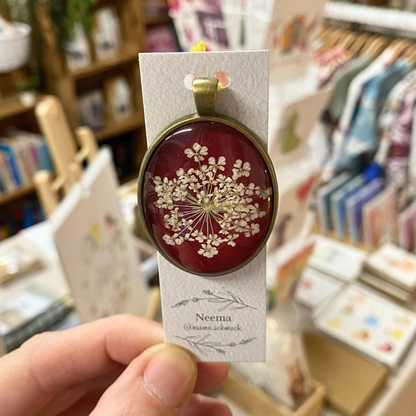 Kettenanhänger Dolde Rot Groß (AnhDRGr) von Neema Schmuck