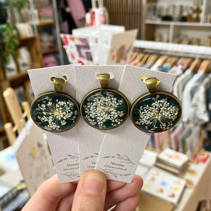 Kettenanhänger Dolde Grün (AnhDG) von Neema Schmuck