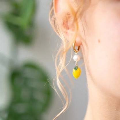 Zitronen Perlen Ohrringe gold von Studio Sunbird