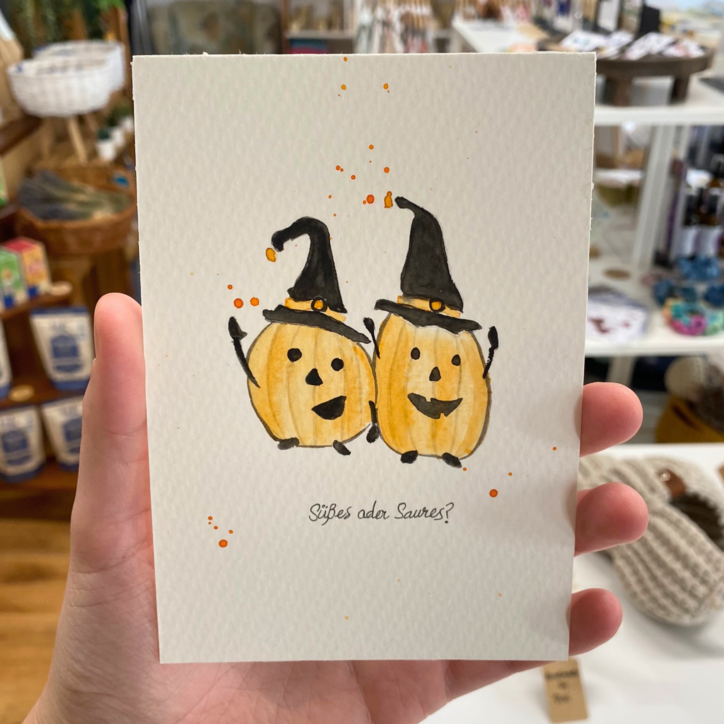 Halloween Karte „Süßes oder Saures?“ – Niedliche Kürbis Grußkarte von books by yen