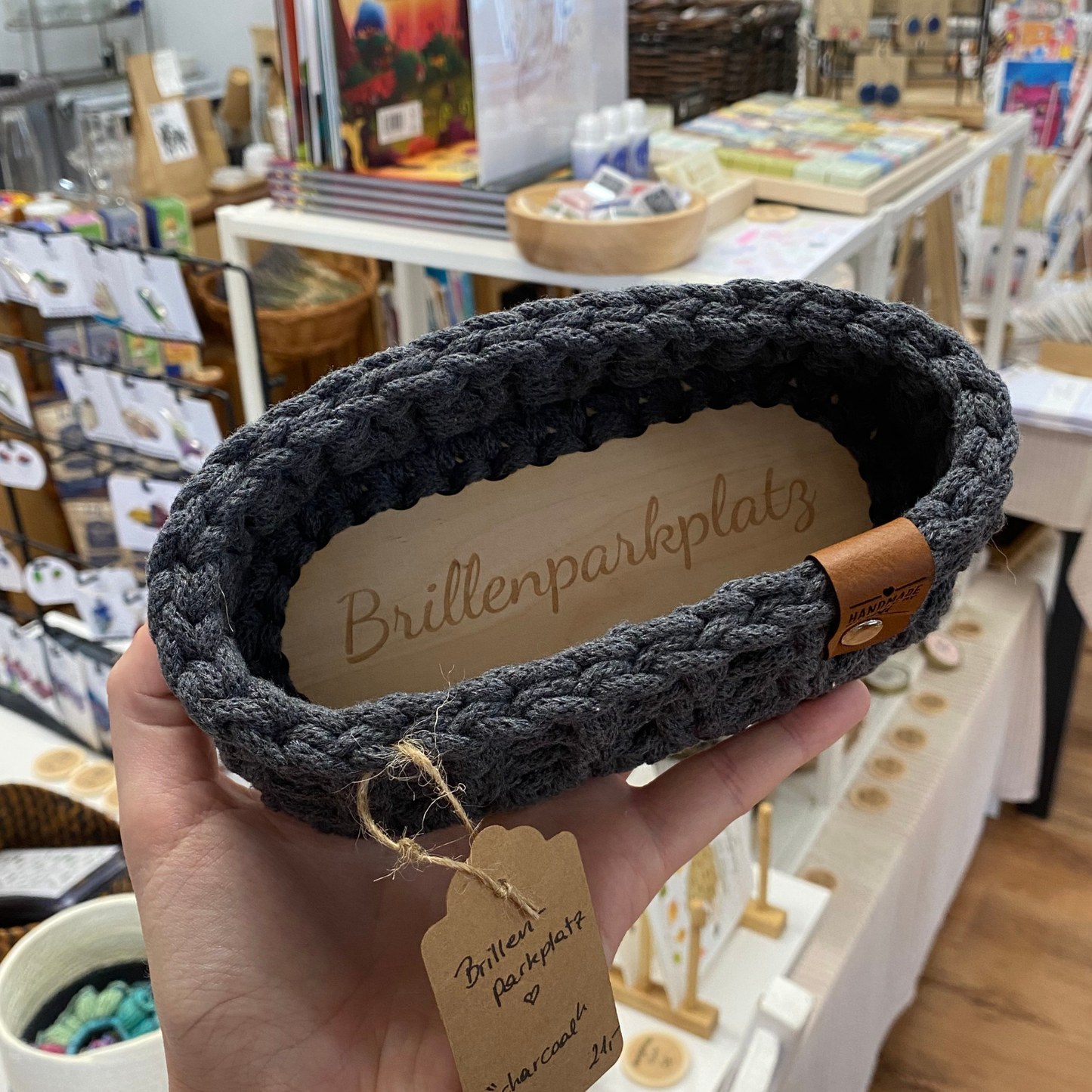 Brillenparkplatz dunkelblau von Handmade by PINI