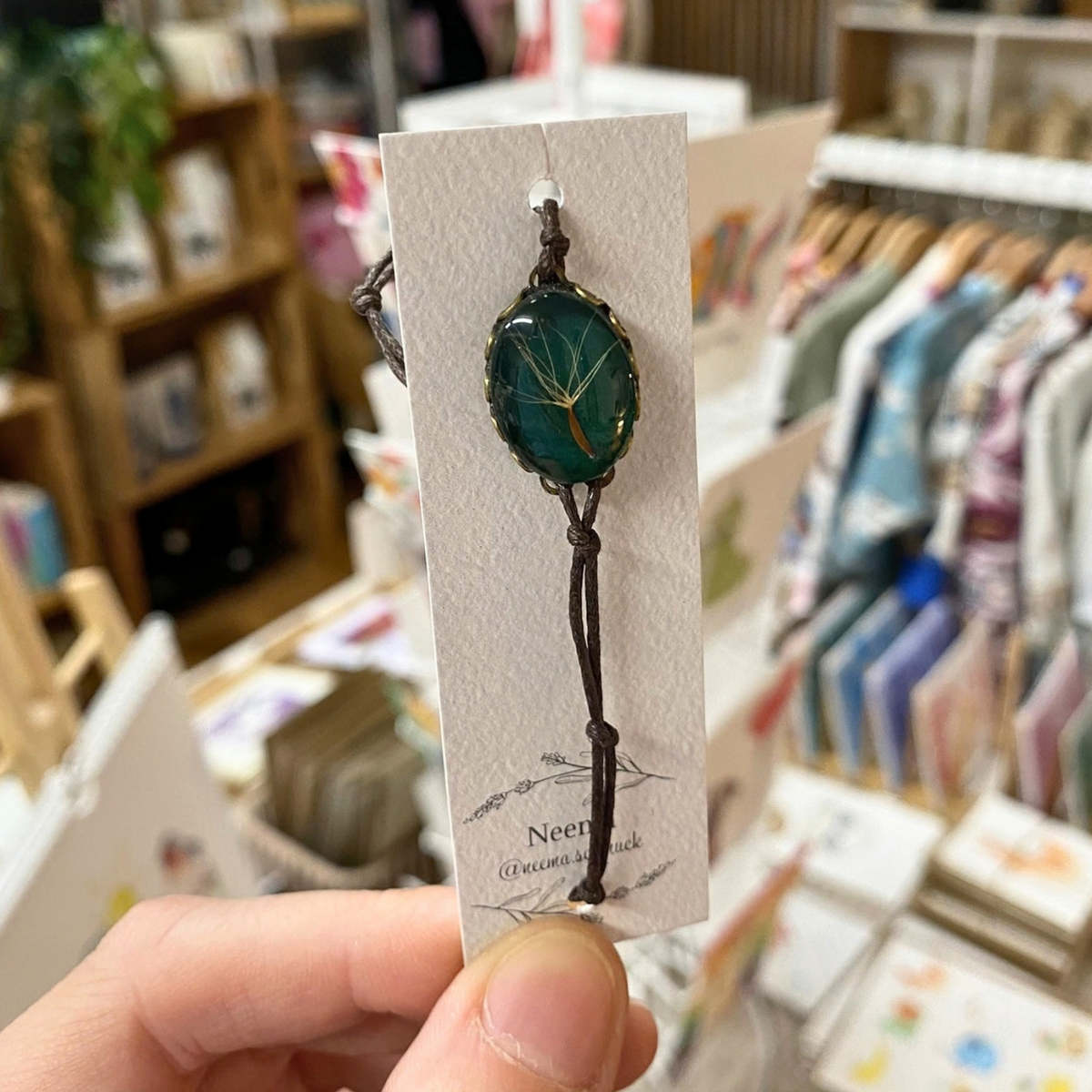 Armband Pusteblume Grün (ArmPBG) von Neema Schmuck