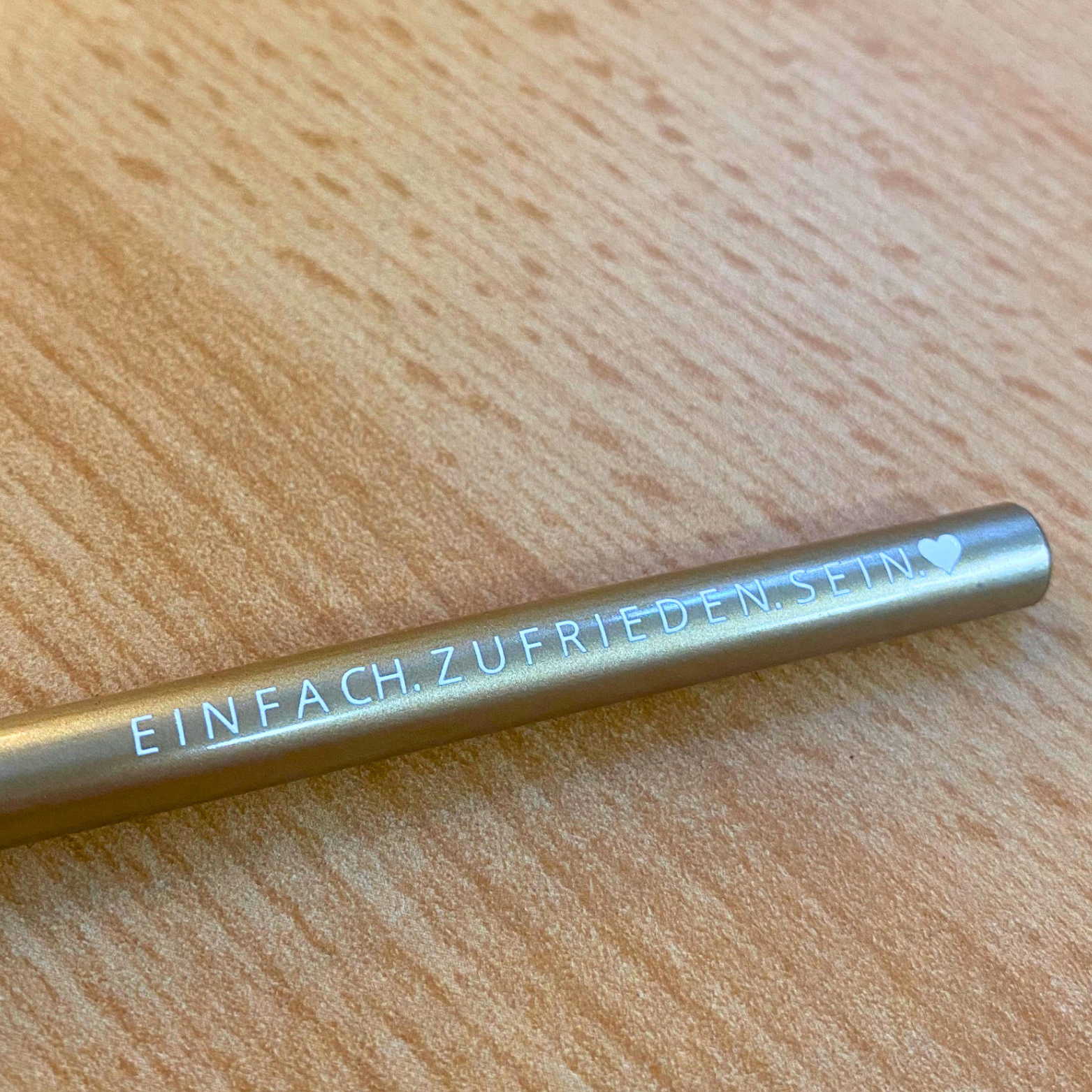 goldener Bleistift - einfach zufrieden sein von Christinas Kartenkunst
