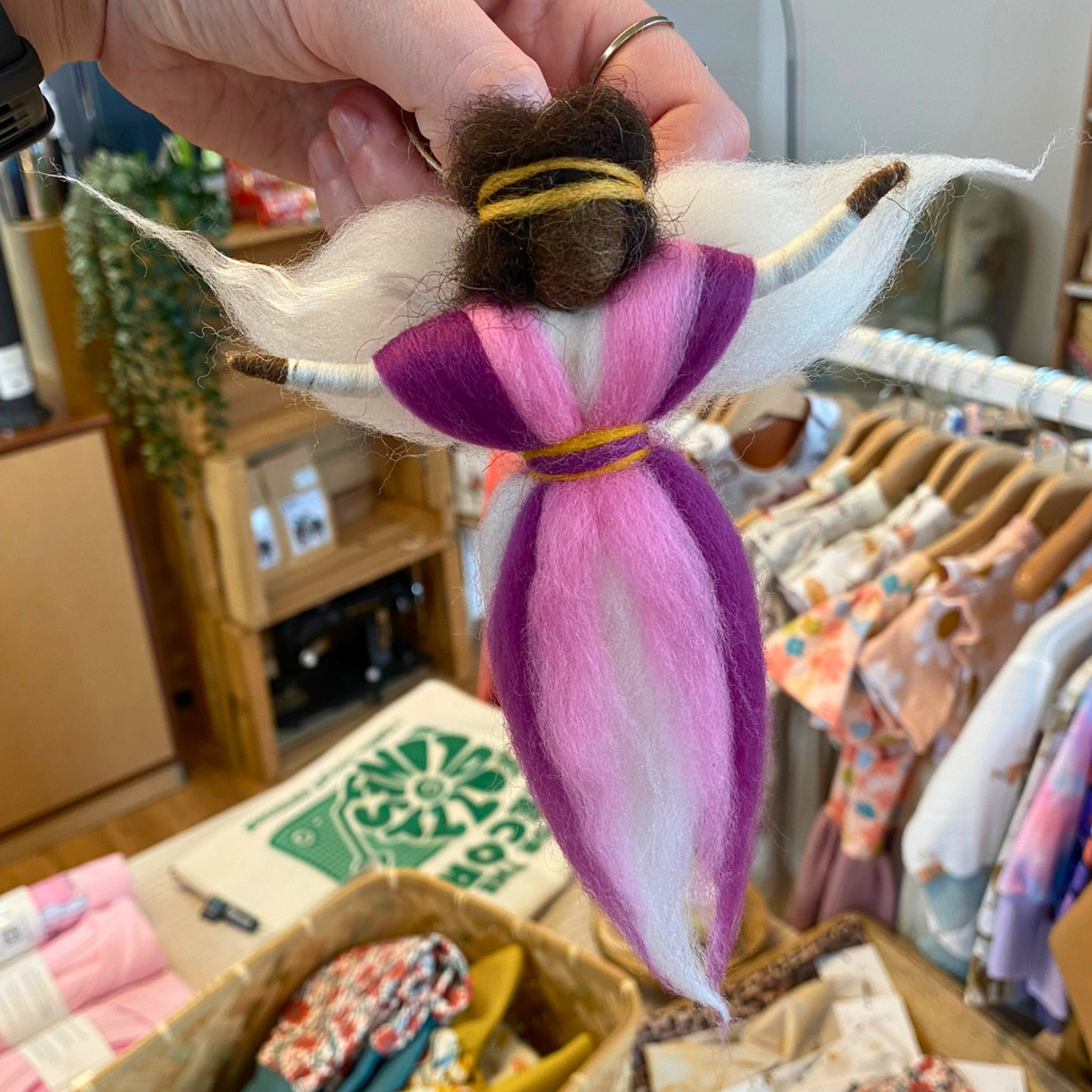 Engel lila von WoolMoonFelt
