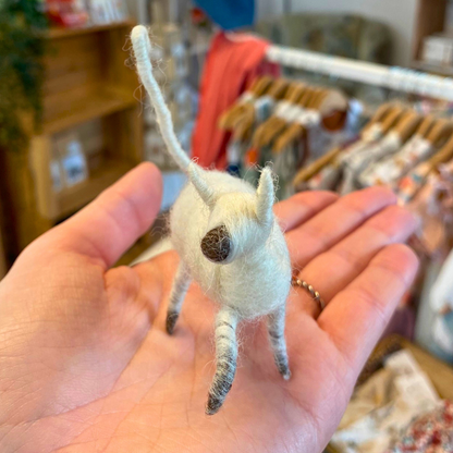 Katze weiß von WoolMoonFelt