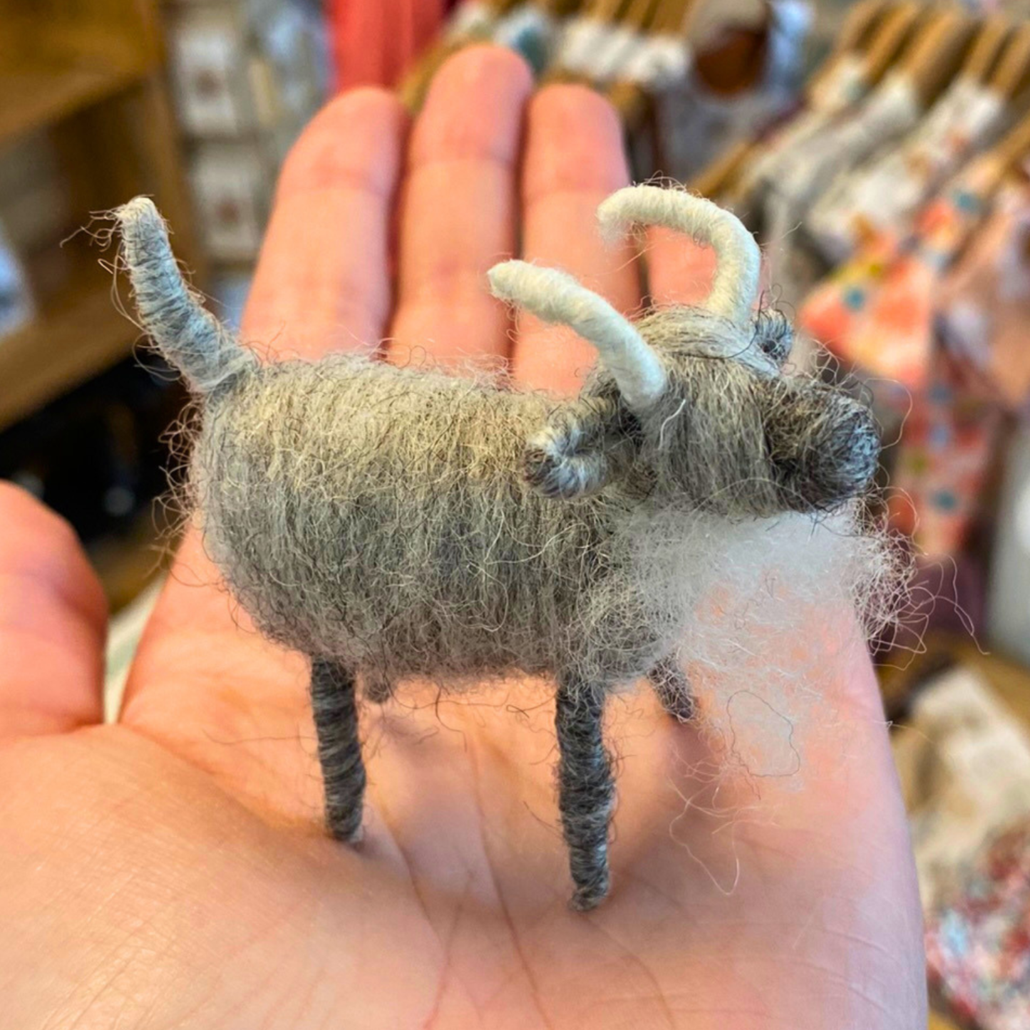 Ziege grau von WoolMoonFelt