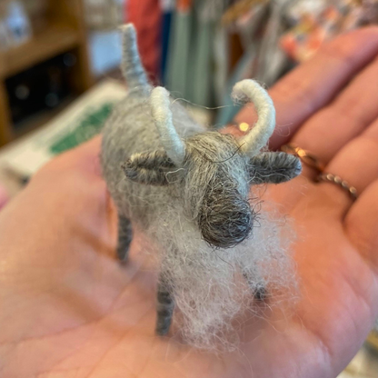 Ziege grau von WoolMoonFelt
