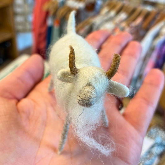 Ziege weiß von WoolMoonFelt