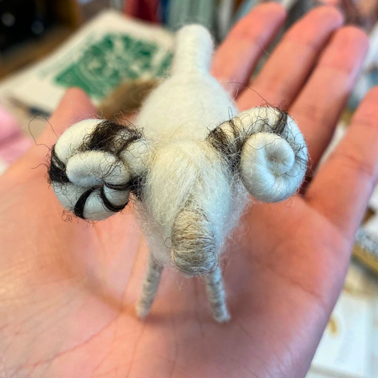 Widder 3 von WoolMoonFelt