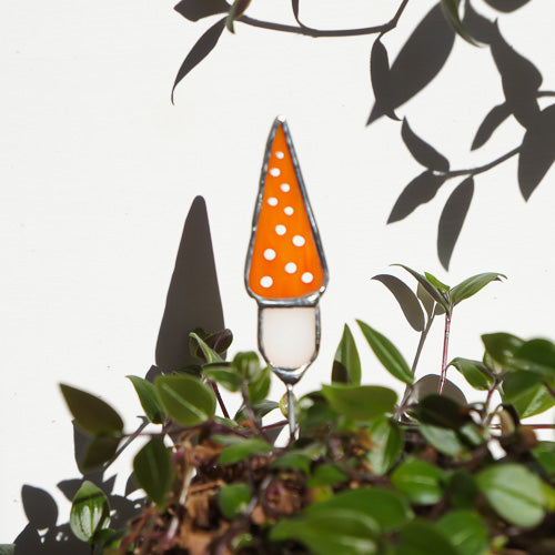 Pflanzenstecker aus Glas orange 2 von Magpie Castle