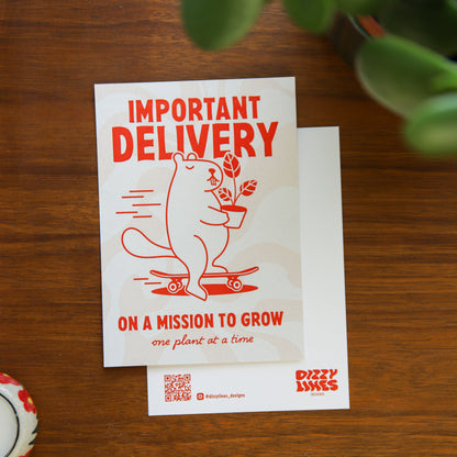 Karte mit einem Murmeltier auf einem Skateboard mit einer Pflanze